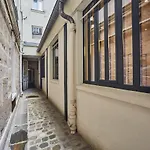 Apartment Saint Germain des Prés by Studio prestige